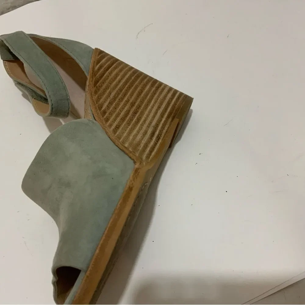 VINCE CAMUTO DEEDRIANA SUEDE WEDGE SANDAL US 6.5 M/37